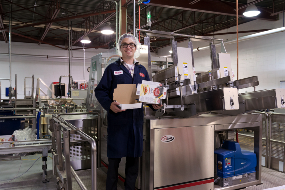  Dare Foods’ Saint-Martin facility maintenance manager Matthew Beauchamp holds semi-finished boxes constructed by the high-speed Delkor Trayfecta S4 1502 carton former.