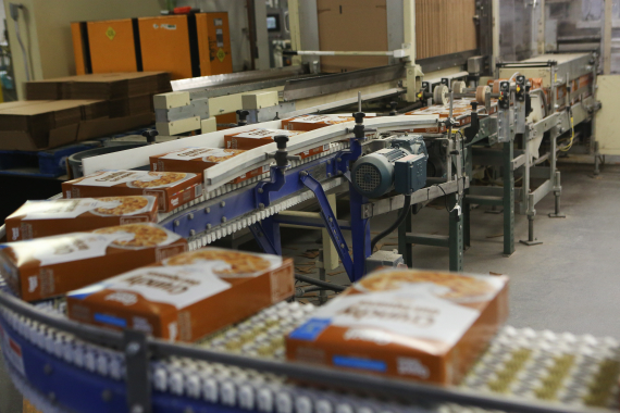 Utilizing the power of motors manufactured by SEW-Eurodrive, a SpanTech Canada conveyor system smoothly moves boxes of breakfast towards the end-of-line packaging area.
