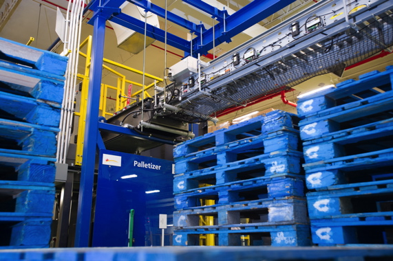 The Columbia Machine palletizer uses signature-blue CHEP pallets to palletize the finished product loads.