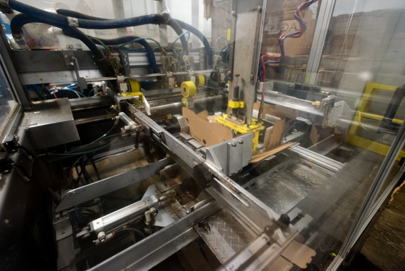 Supplied by WeighPack Systems and manufactured by Eagle Packaging Machinery, the high-speed VASSOYO Air trayforming system can achieve speeds of up to 25 cycles per minute at the Bercy Foods plant in Montreal.