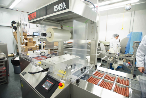 Manufactured by VC999, the RS420c thermoform machine combines a small footprint with high packaging throughput for the pepperoni sticks produced at Schinkel’s Legacy.