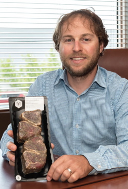 Maillard’s 30-year-old company president Pascal Arsenault says that the superior packaging execution and performance enabled by the Terrebonne plant’s recently-installed Multivac R175 CD vacuum-sealing machine will play a critical role in the company’s ongoing quest to expand its thriving home-delivery service from its current base in Quebec and Ontario right across Canada in coming years.